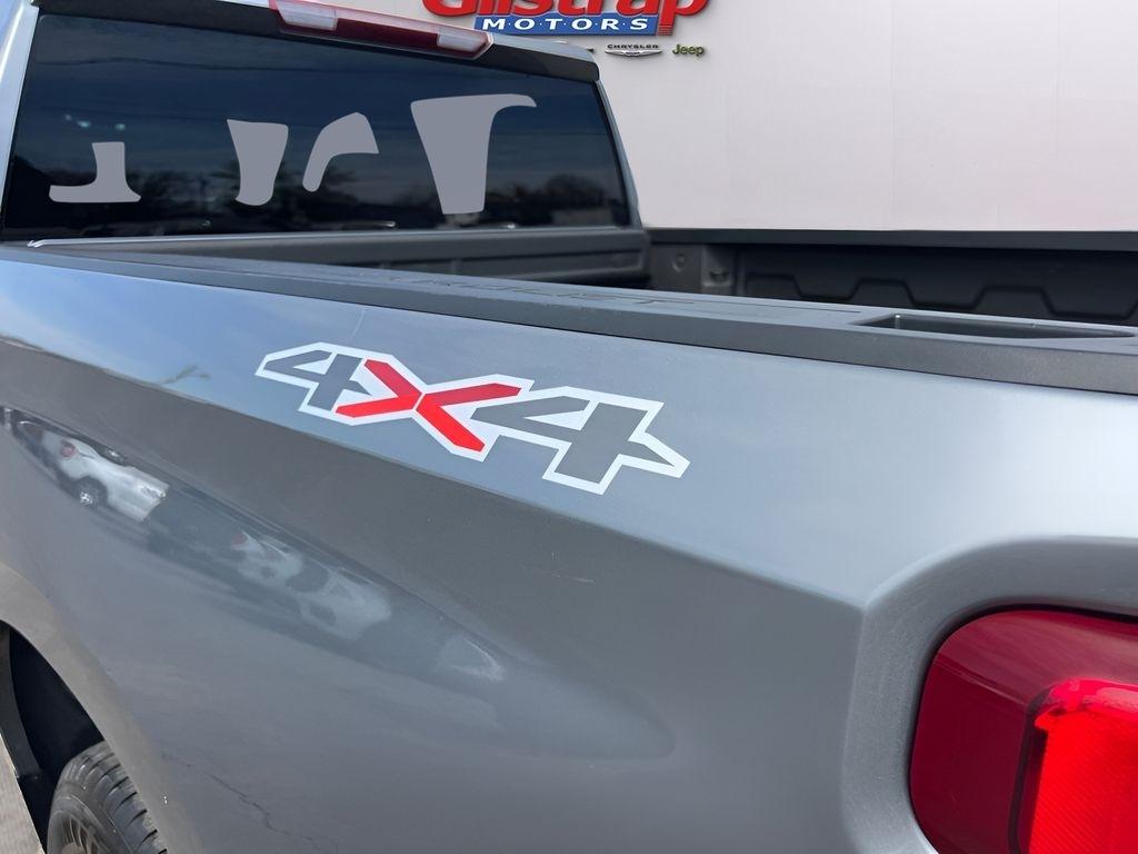 Chevrolet Silverado 1500 Custom Crew Cab Long Box 4WD 2020