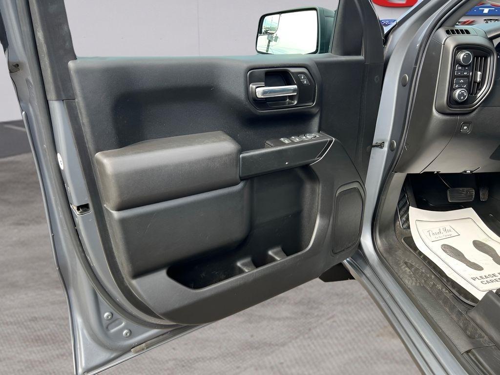 Chevrolet Silverado 1500 Custom Crew Cab Long Box 4WD 2020