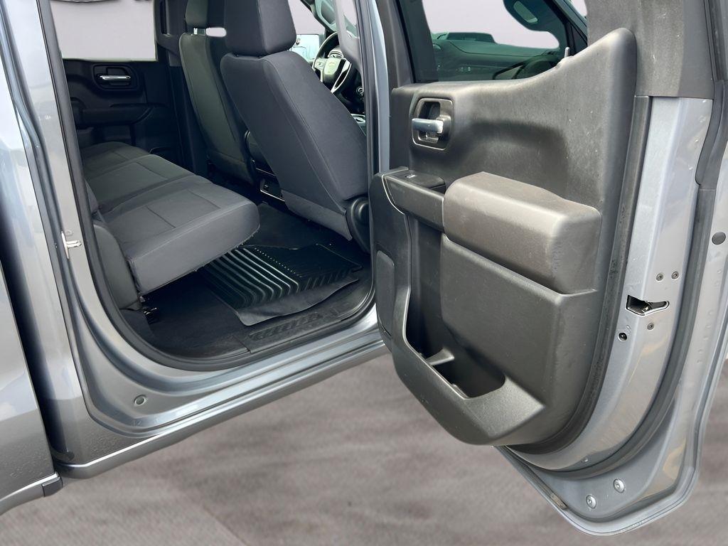 Chevrolet Silverado 1500 Custom Crew Cab Long Box 4WD 2020