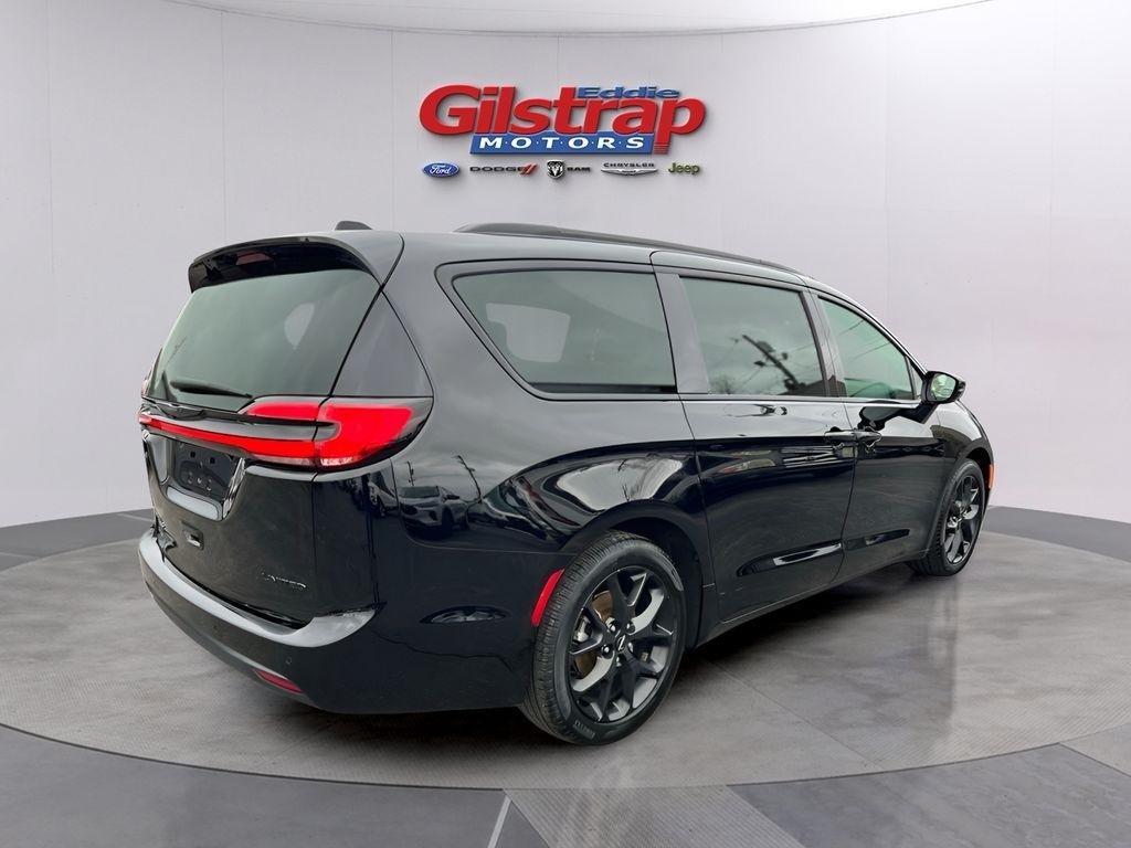 Chrysler Pacifica Limited 2025