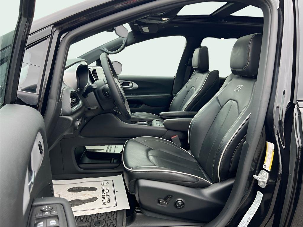 Chrysler Pacifica Limited 2025