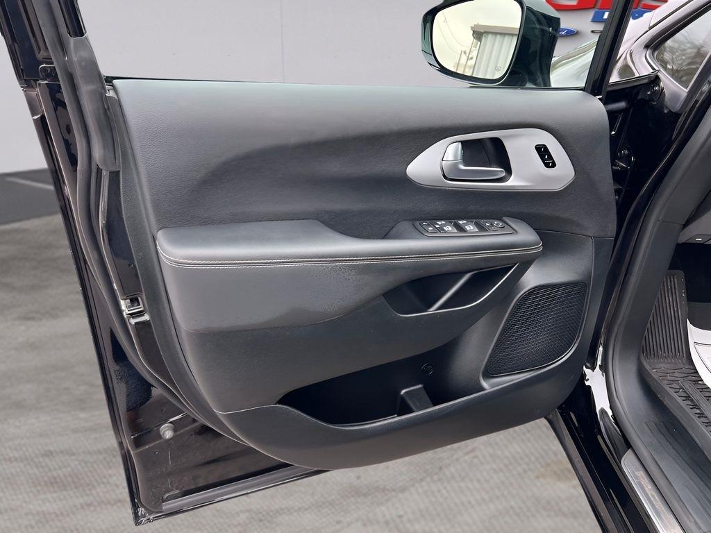 Chrysler Pacifica Limited 2025