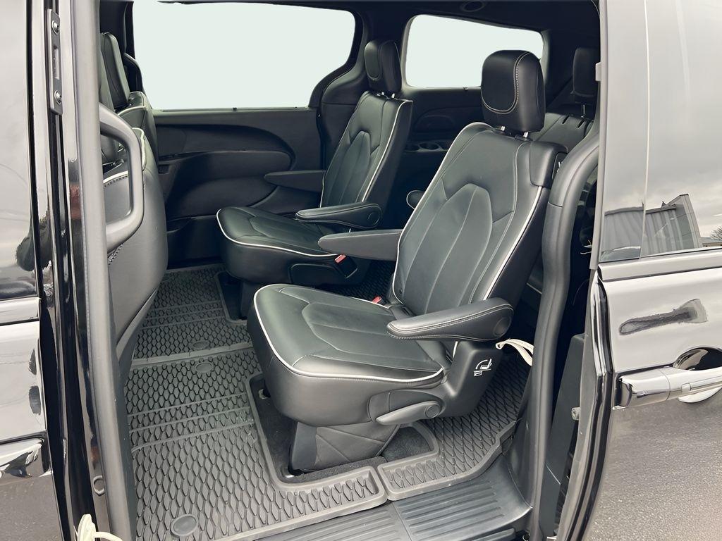 Chrysler Pacifica Limited 2025