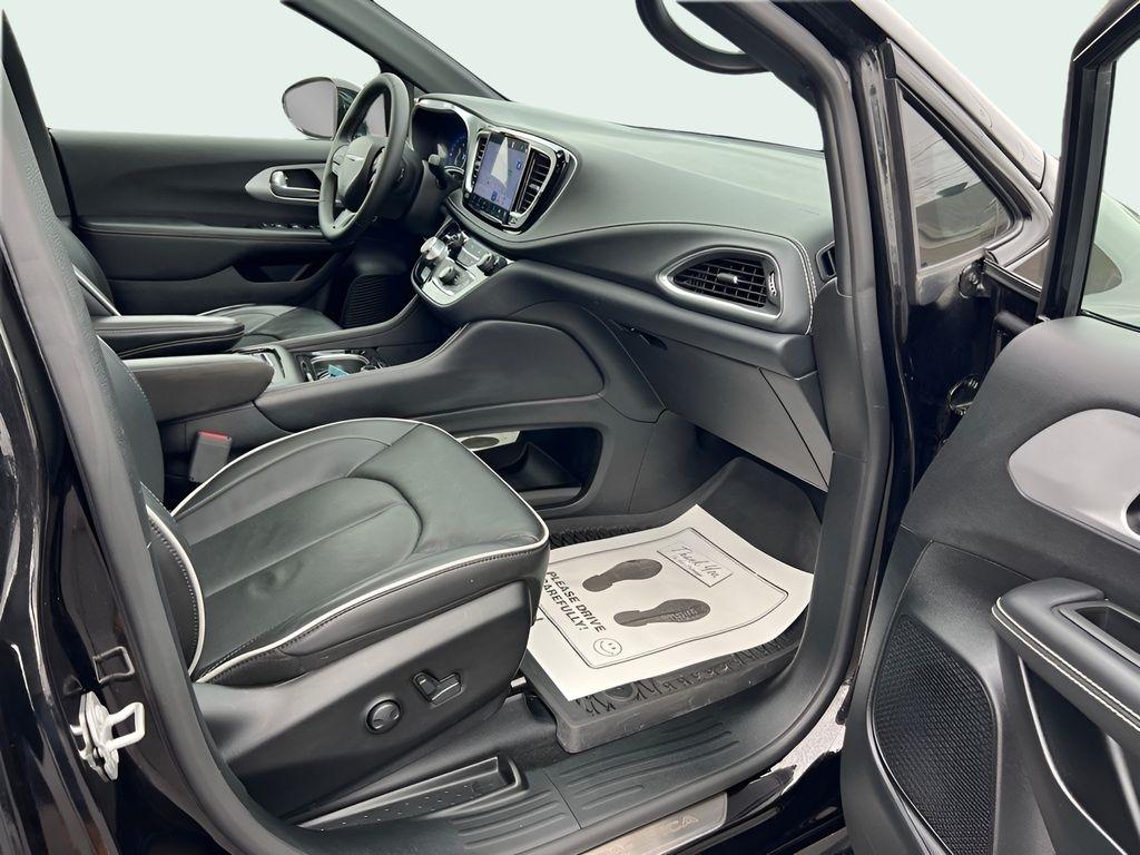 Chrysler Pacifica Limited 2025