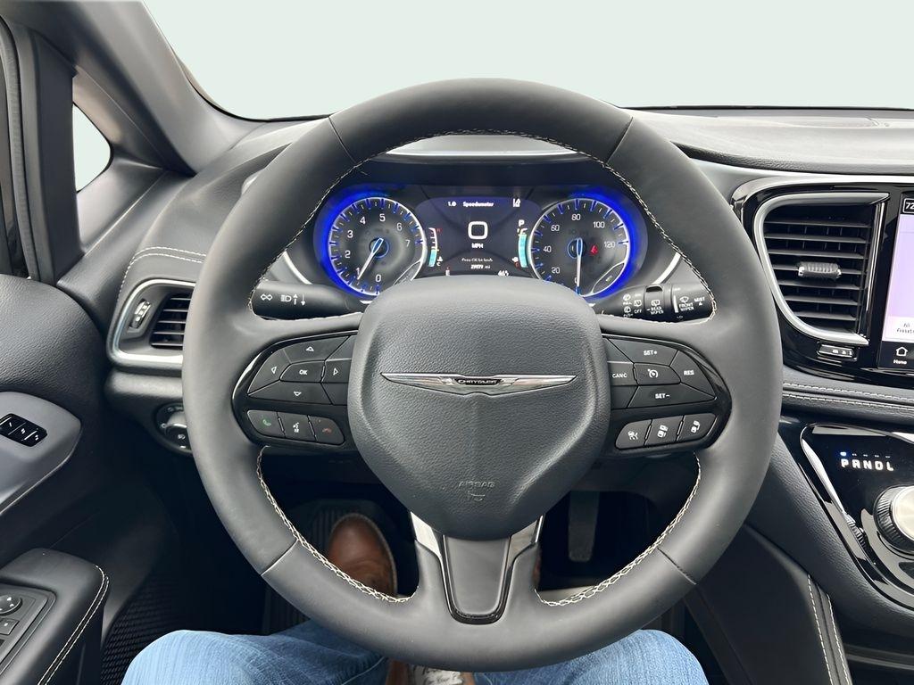 Chrysler Pacifica Limited 2025