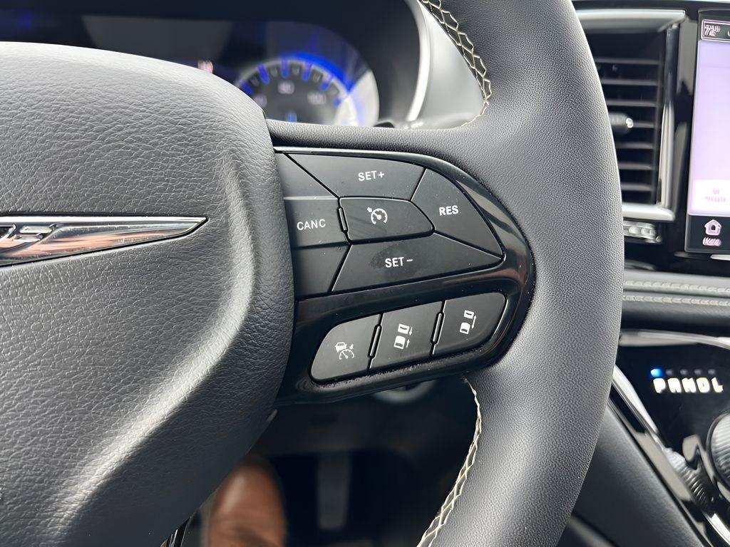 Chrysler Pacifica Limited 2025