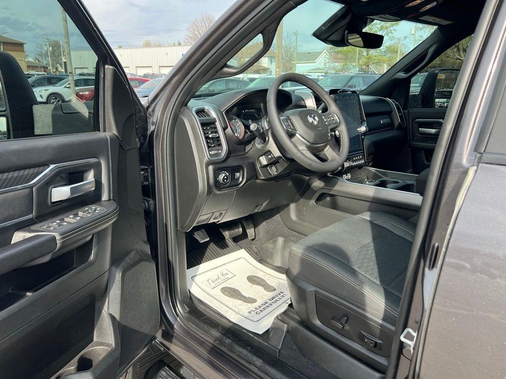 RAM 3500 Big Horn Crew Cab LWB 4WD DRW 2025