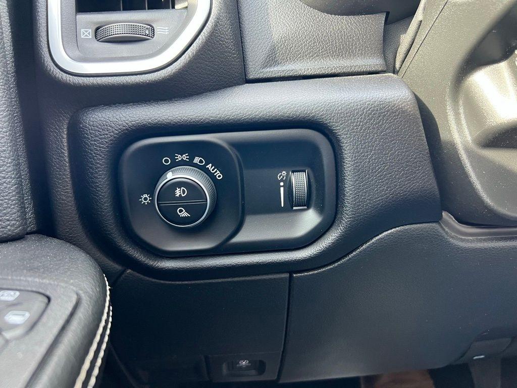 RAM 3500 Big Horn Crew Cab LWB 4WD DRW 2025