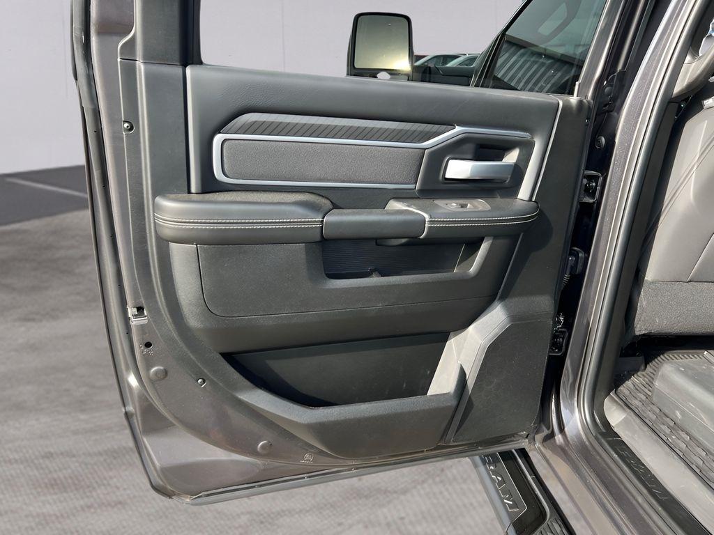 RAM 3500 Big Horn Crew Cab LWB 4WD DRW 2025