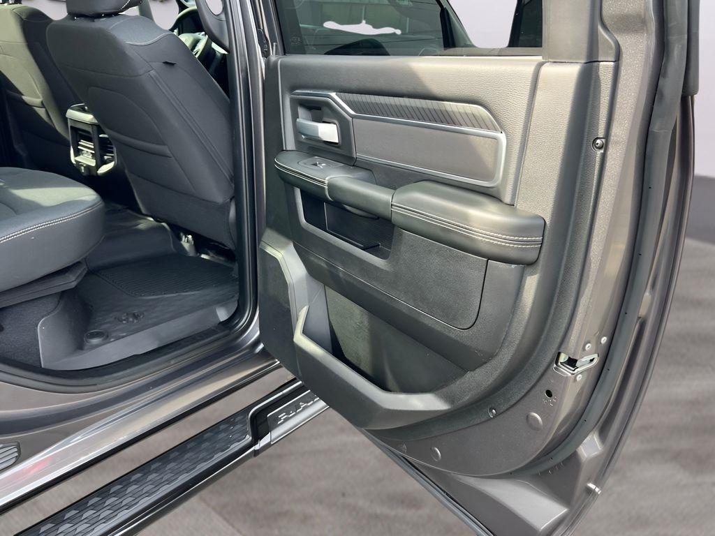 RAM 3500 Big Horn Crew Cab LWB 4WD DRW 2025