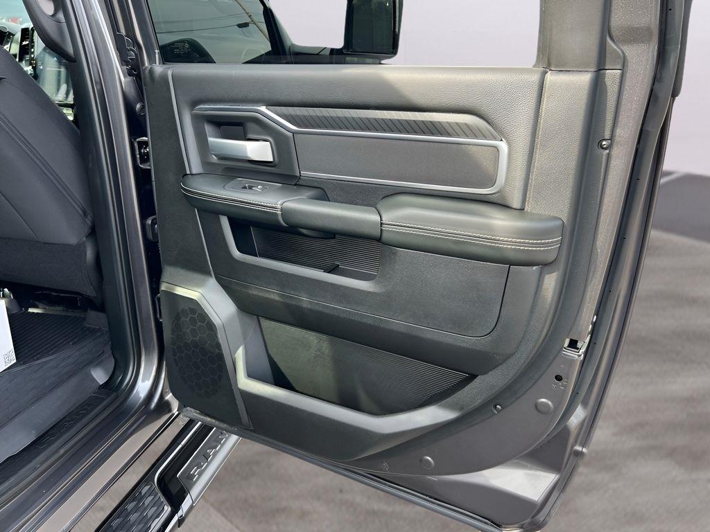 RAM 3500 Big Horn Crew Cab LWB 4WD DRW 2025