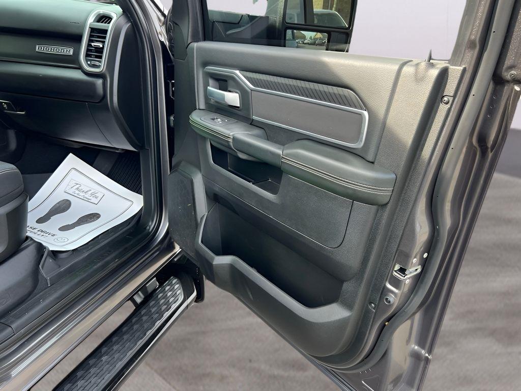 RAM 3500 Big Horn Crew Cab LWB 4WD DRW 2025