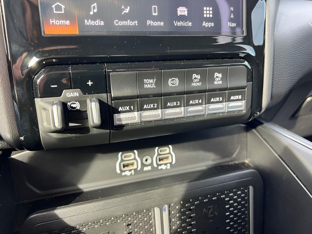 RAM 3500 Big Horn Crew Cab LWB 4WD DRW 2025