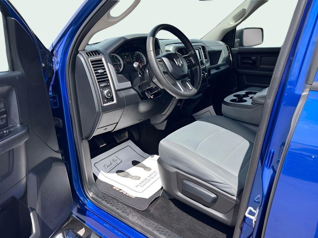 RAM 1500 Tradesman Crew Cab SWB 4WD 2016