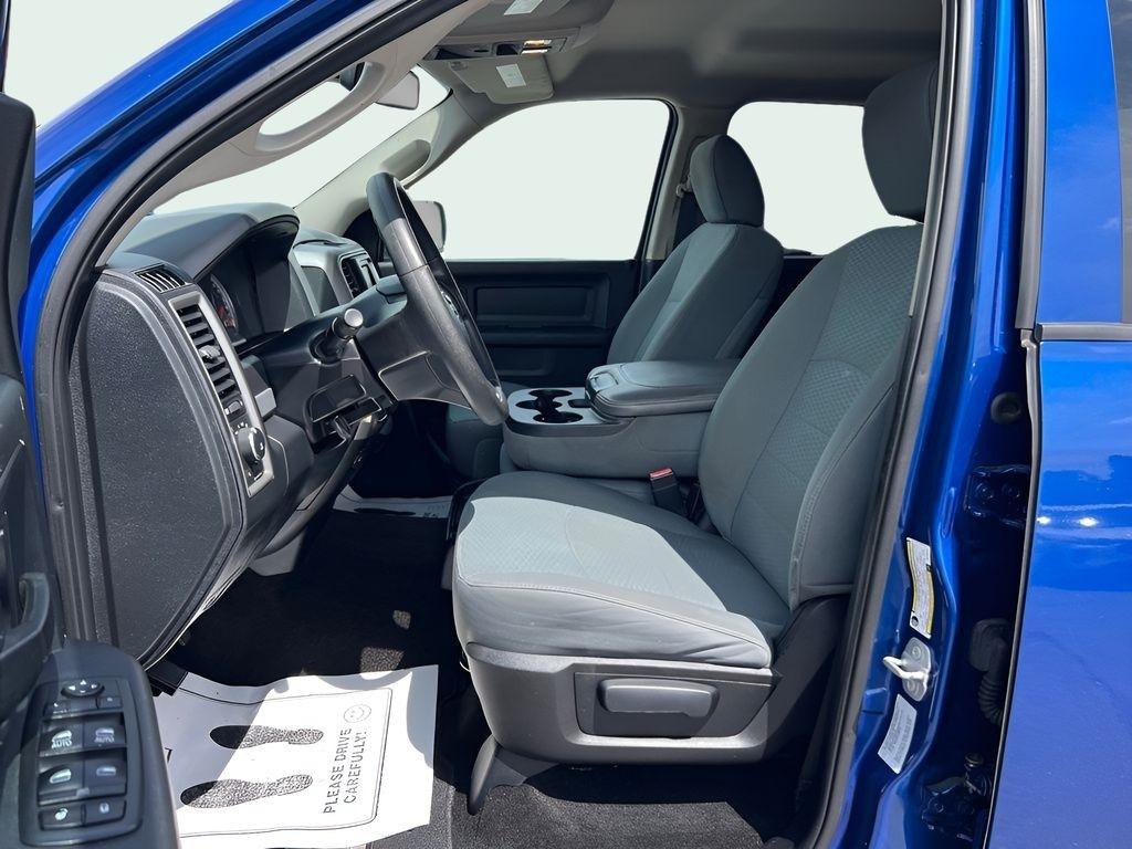 RAM 1500 Tradesman Crew Cab SWB 4WD 2016