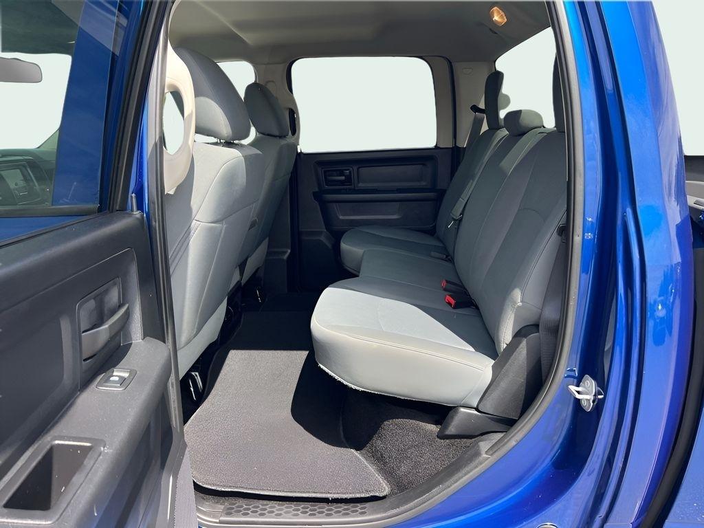 RAM 1500 Tradesman Crew Cab SWB 4WD 2016