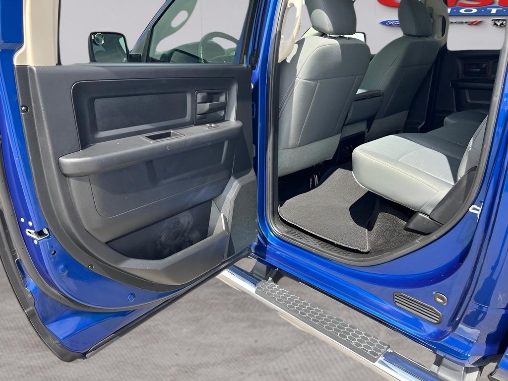 RAM 1500 Tradesman Crew Cab SWB 4WD 2016