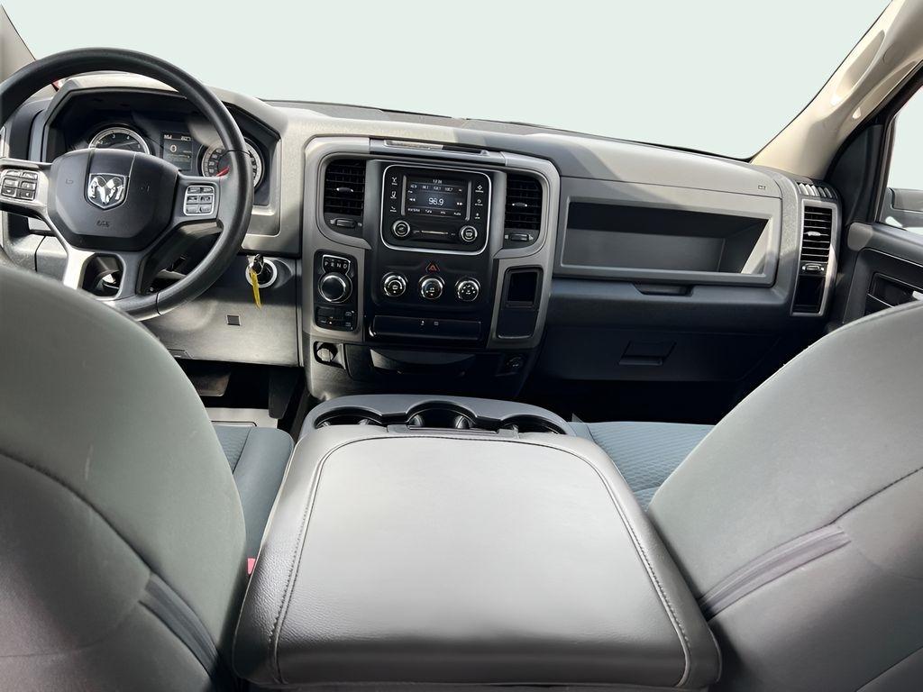 RAM 1500 Tradesman Crew Cab SWB 4WD 2016