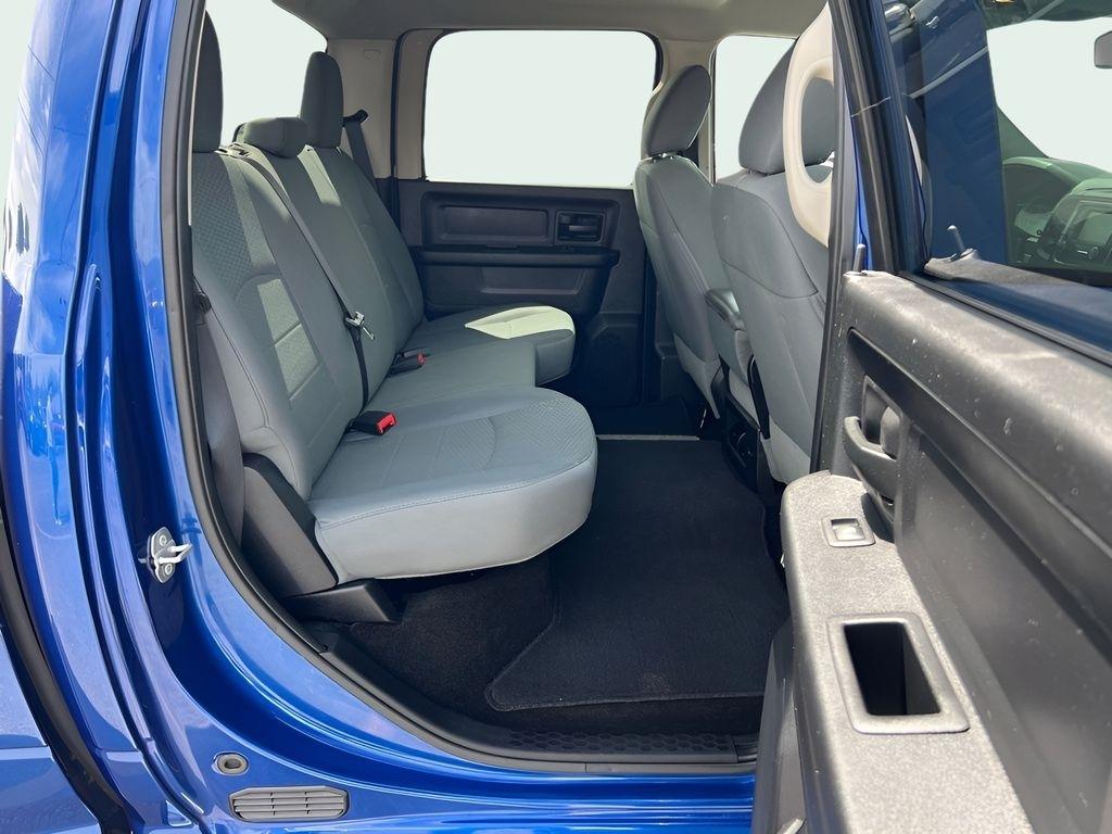 RAM 1500 Tradesman Crew Cab SWB 4WD 2016