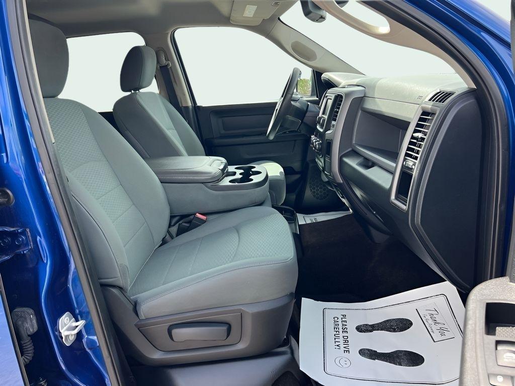 RAM 1500 Tradesman Crew Cab SWB 4WD 2016