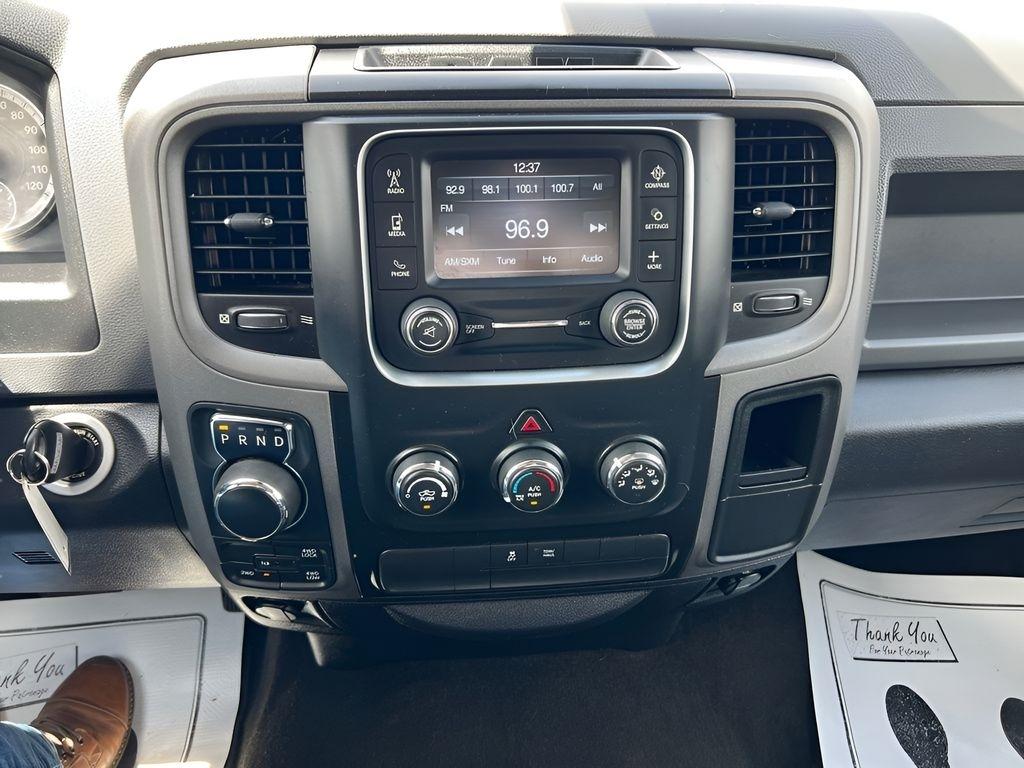 RAM 1500 Tradesman Crew Cab SWB 4WD 2016