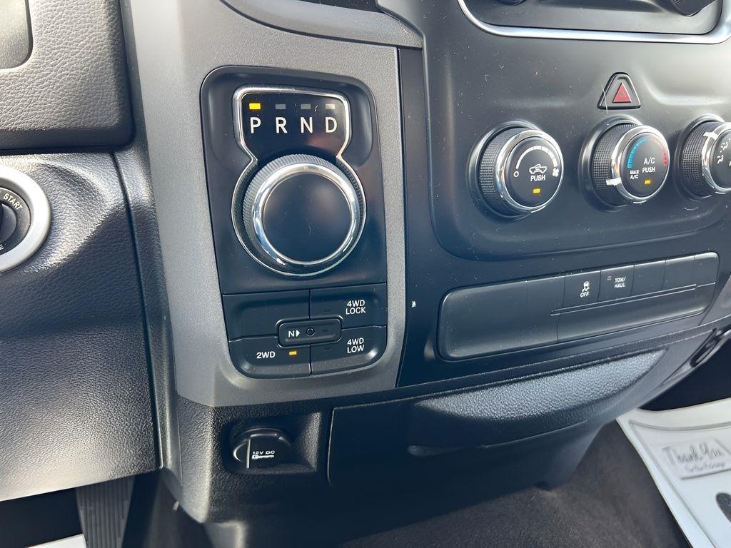 RAM 1500 Tradesman Crew Cab SWB 4WD 2016