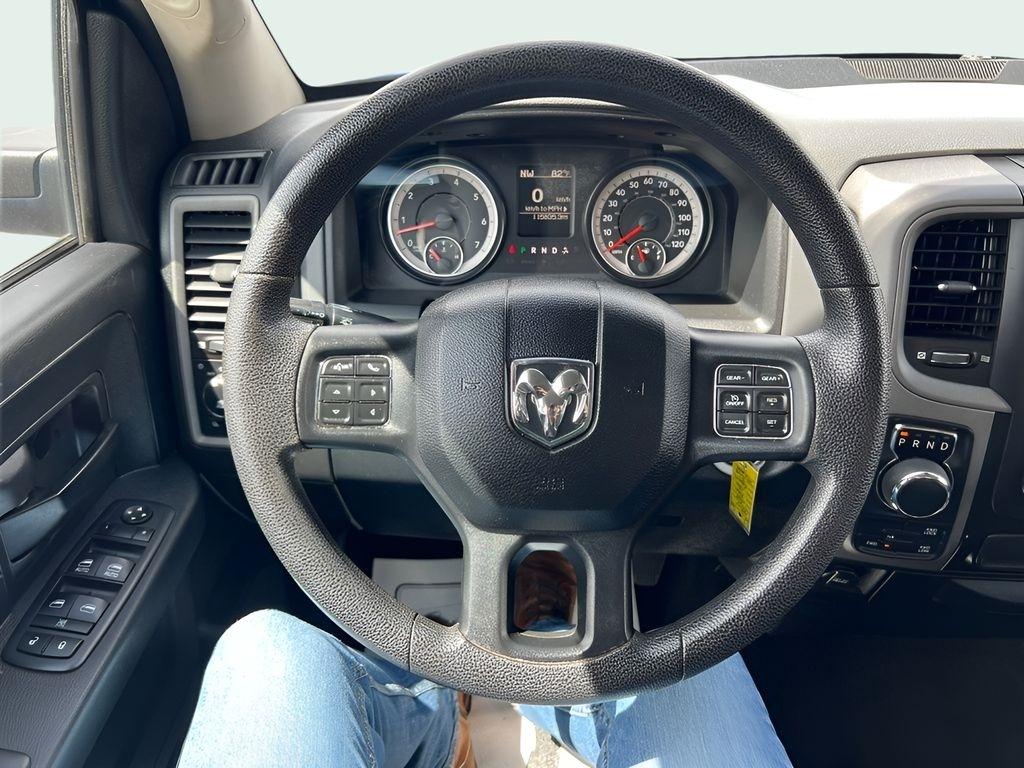 RAM 1500 Tradesman Crew Cab SWB 4WD 2016