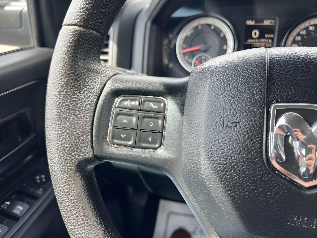 RAM 1500 Tradesman Crew Cab SWB 4WD 2016