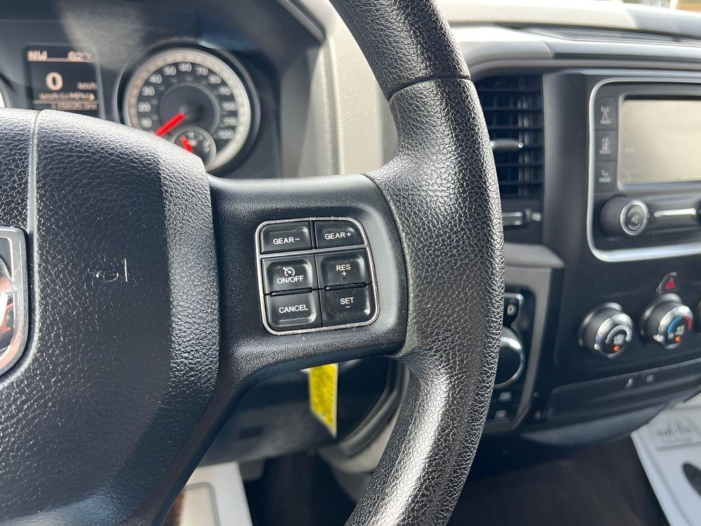 RAM 1500 Tradesman Crew Cab SWB 4WD 2016