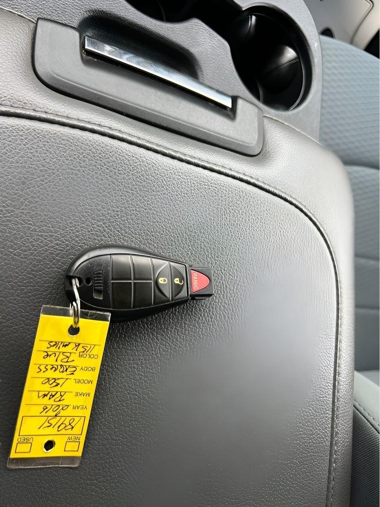 RAM 1500 Tradesman Crew Cab SWB 4WD 2016