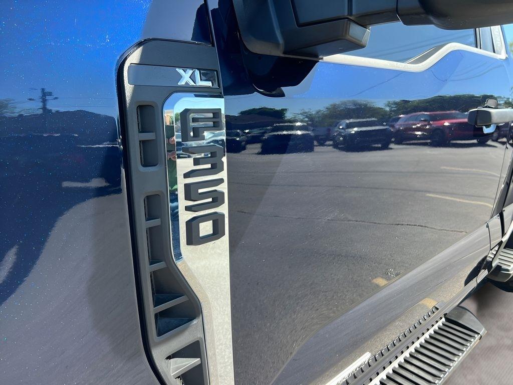 Ford F-350 SD XL DRW 4WD 2024