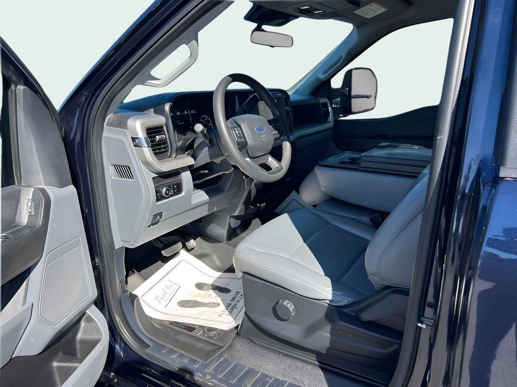 Ford F-350 SD XL DRW 4WD 2024