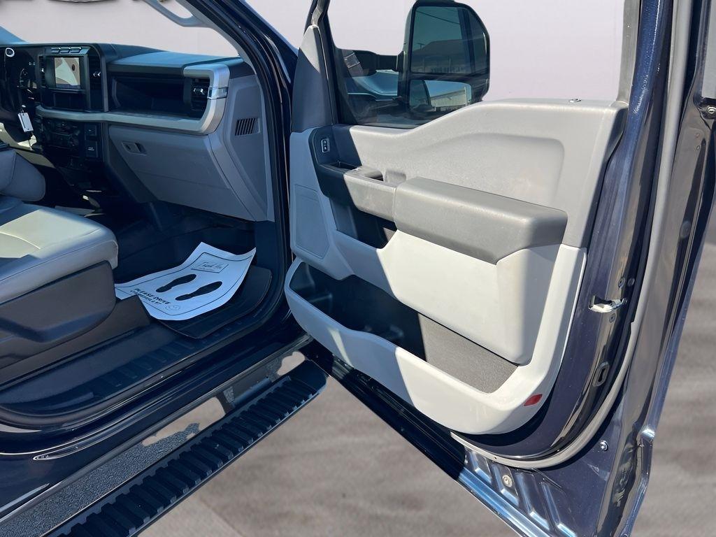 Ford F-350 SD XL DRW 4WD 2024