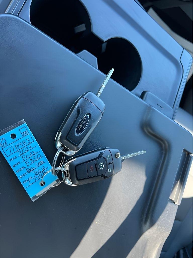 Ford F-350 SD XL DRW 4WD 2024