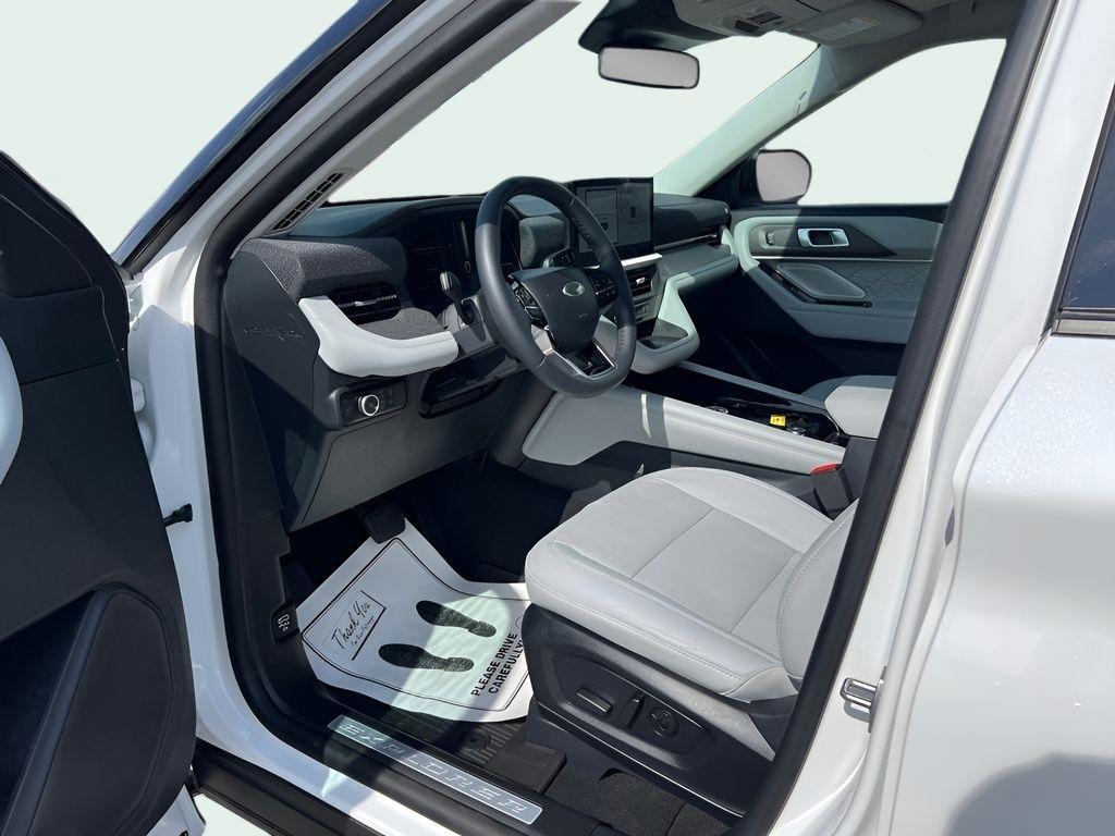 Ford Explorer Platinum AWD 2025