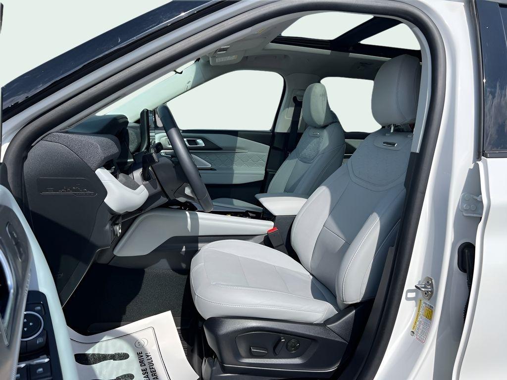 Ford Explorer Platinum AWD 2025