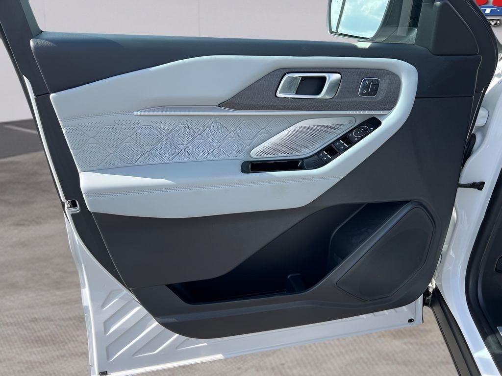 Ford Explorer Platinum AWD 2025