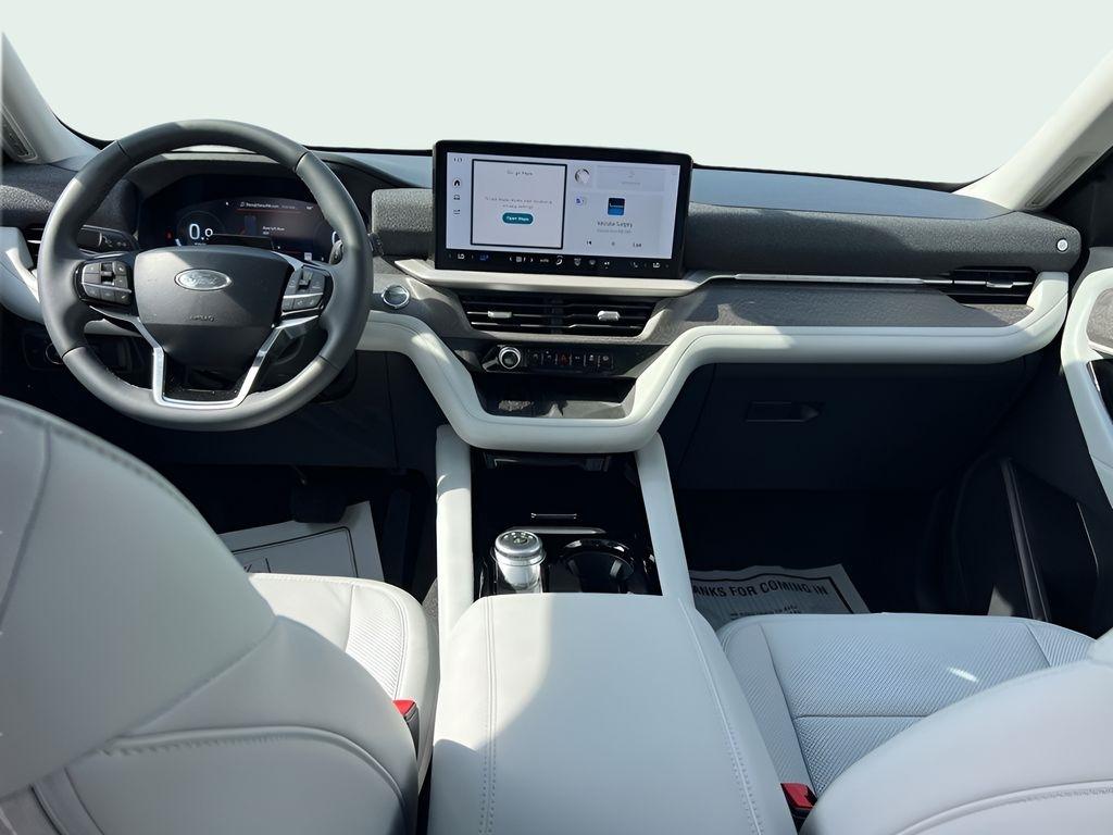 Ford Explorer Platinum AWD 2025