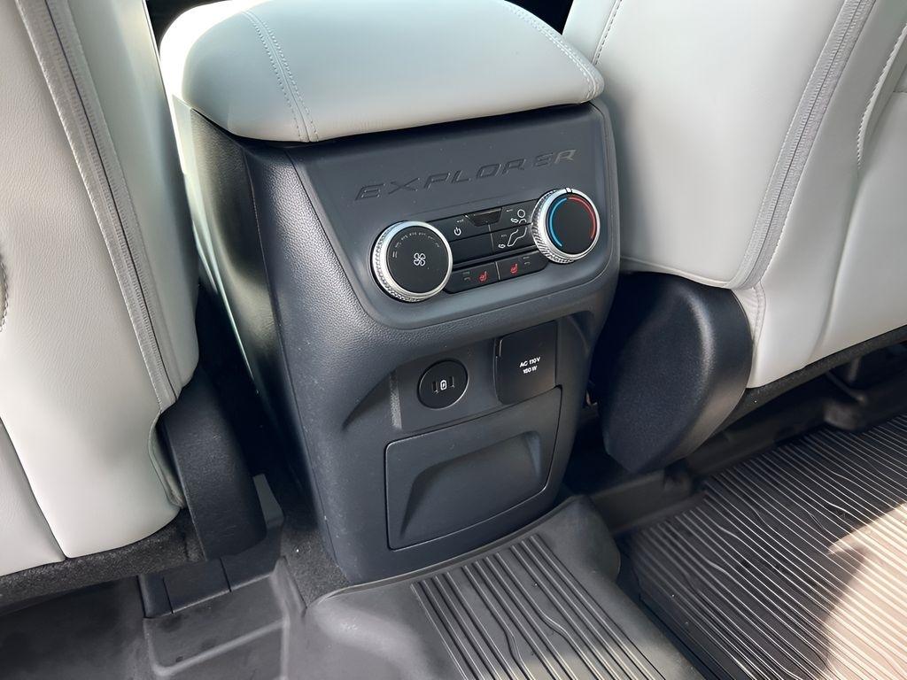 Ford Explorer Platinum AWD 2025