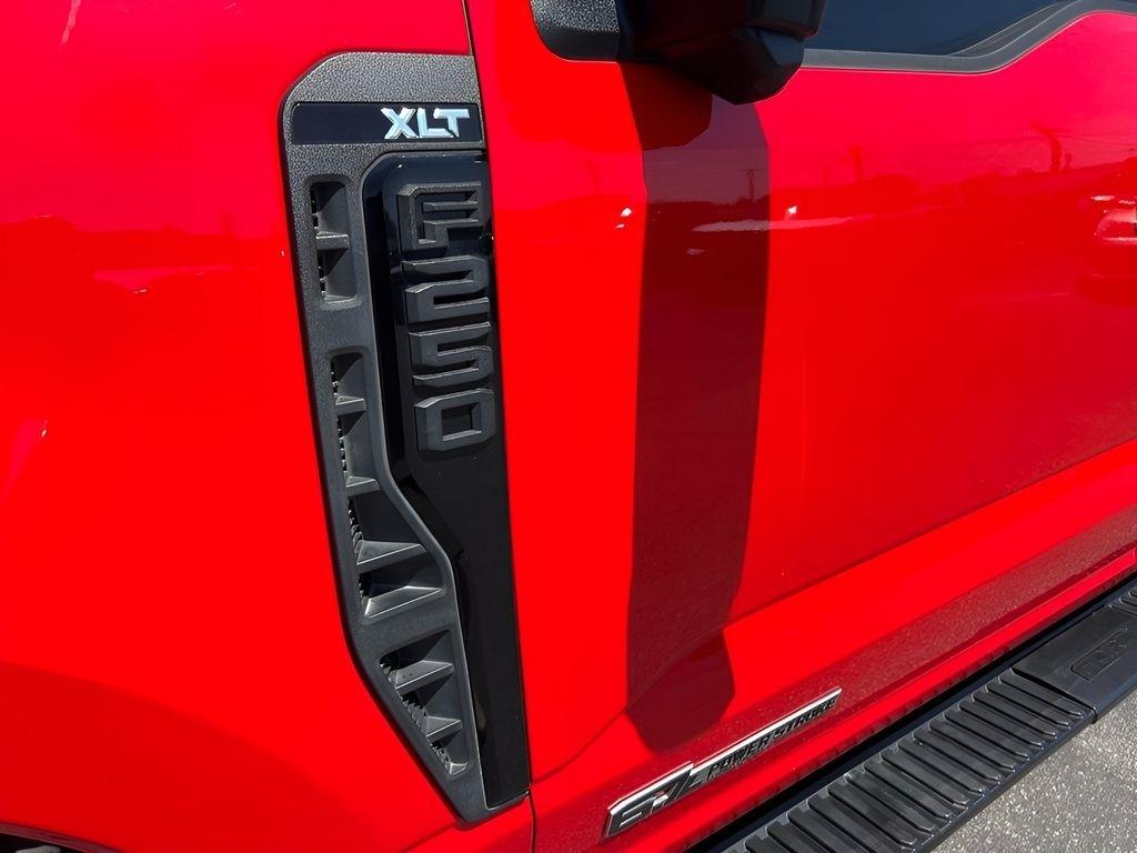 Ford F-250 SD XLT Crew Cab 4WD 2024