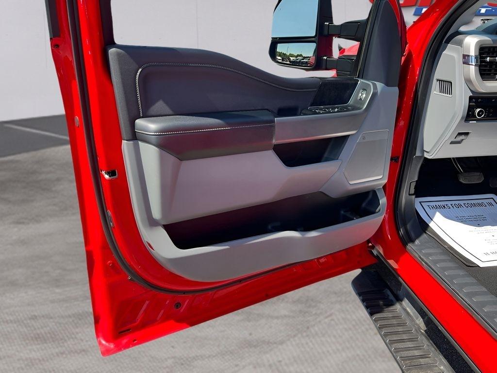 Ford F-250 SD XLT Crew Cab 4WD 2024