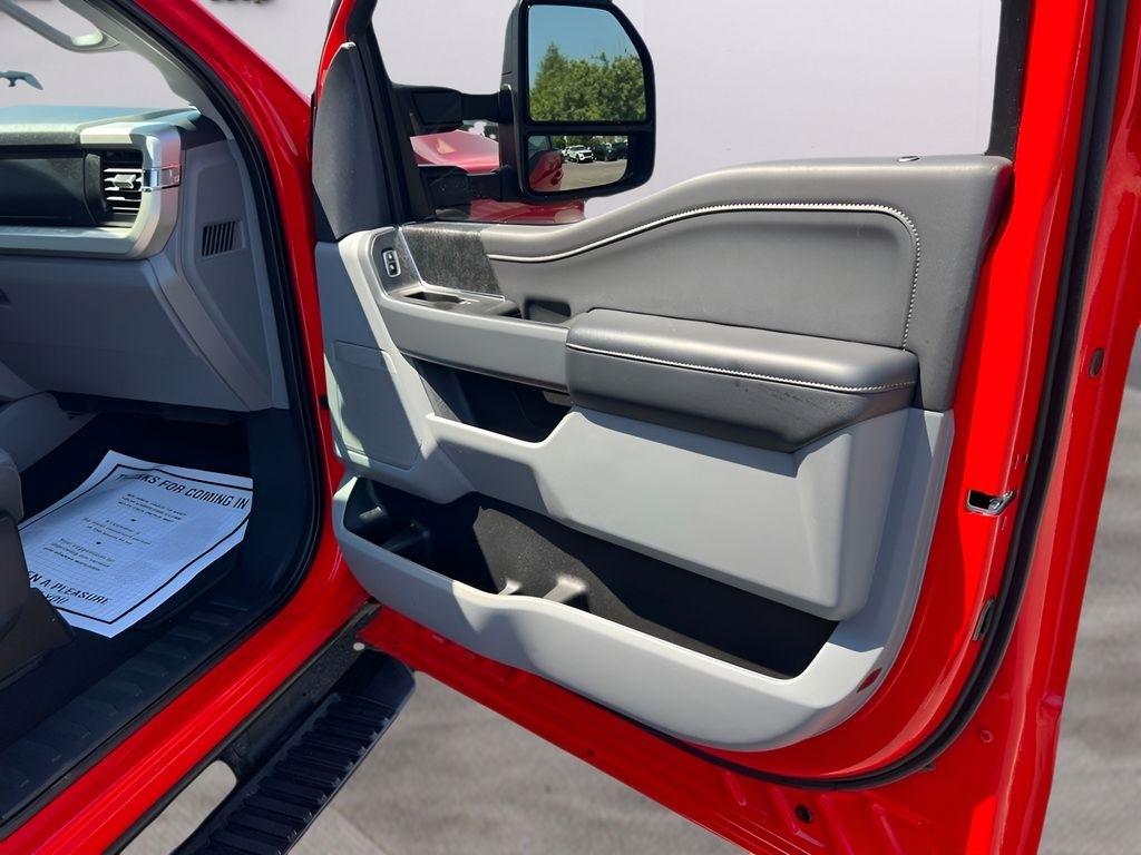 Ford F-250 SD XLT Crew Cab 4WD 2024
