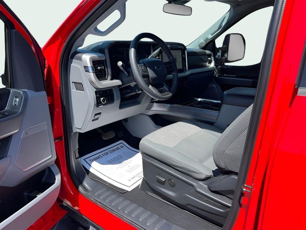 Ford F-250 SD XLT Crew Cab 4WD 2024