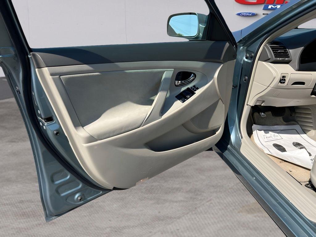 Toyota Camry SE 5-Spd AT 2009