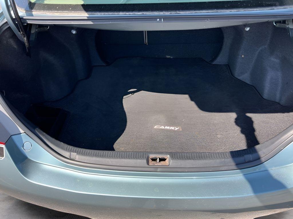 Toyota Camry SE 5-Spd AT 2009