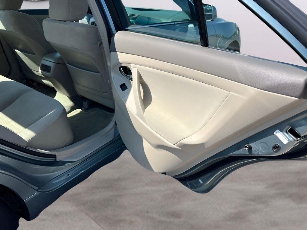 Toyota Camry SE 5-Spd AT 2009