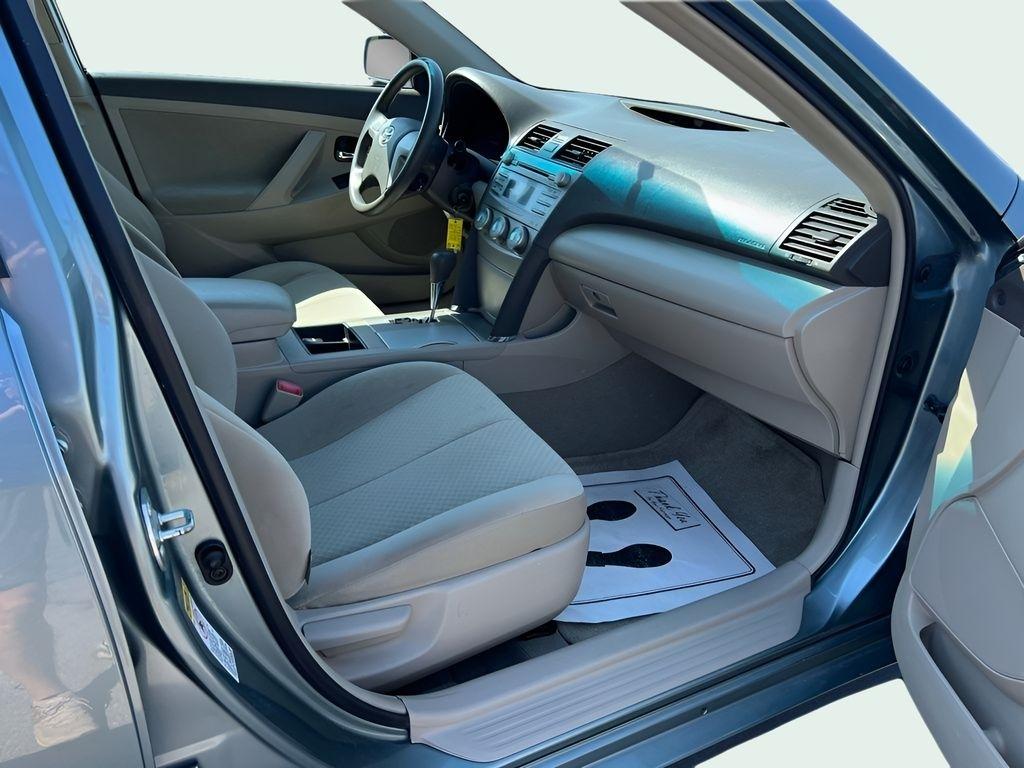 Toyota Camry SE 5-Spd AT 2009