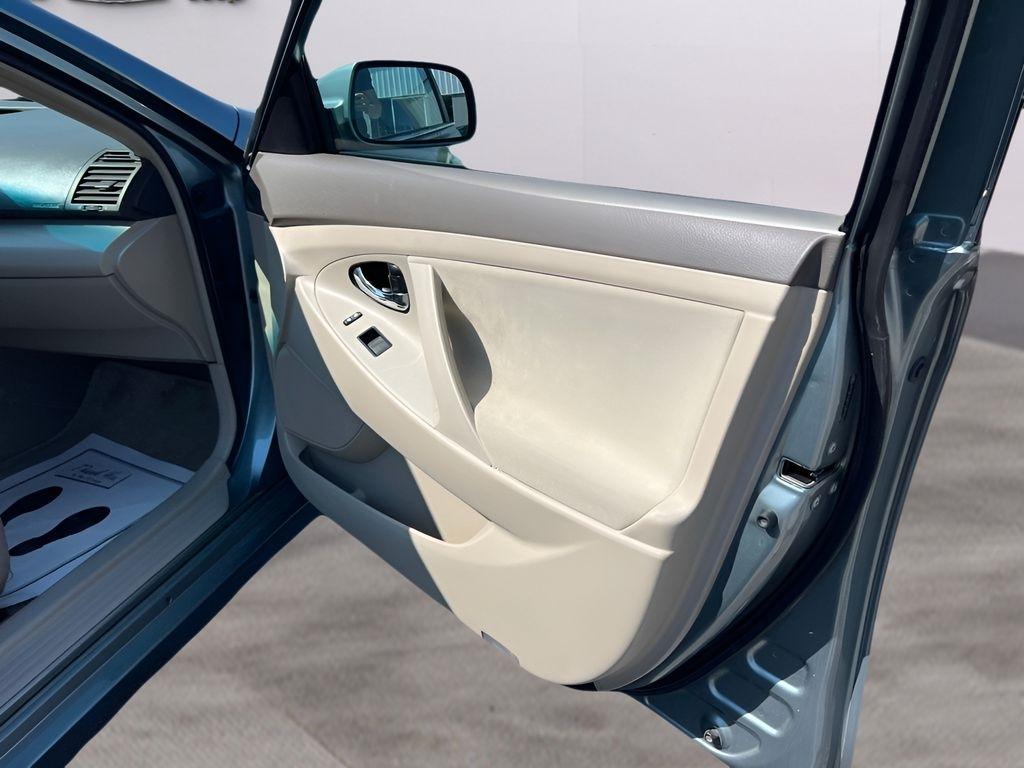 Toyota Camry SE 5-Spd AT 2009