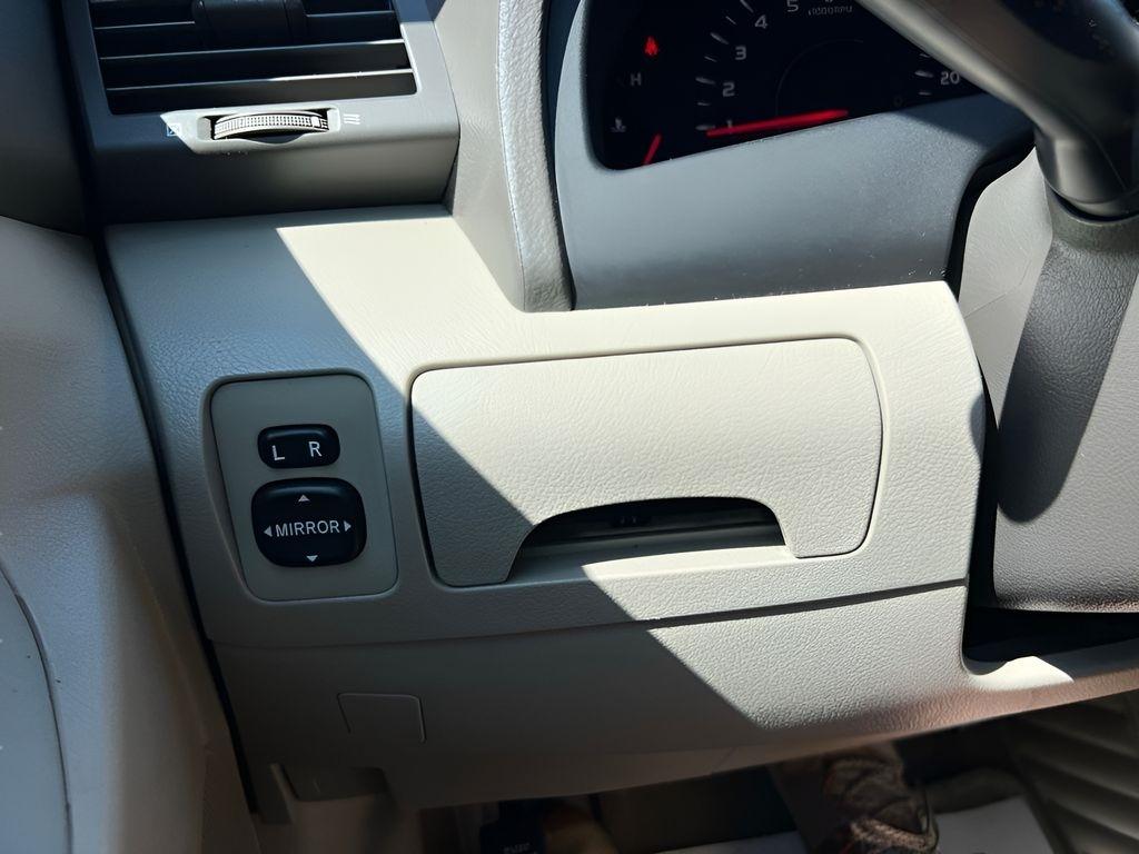 Toyota Camry SE 5-Spd AT 2009