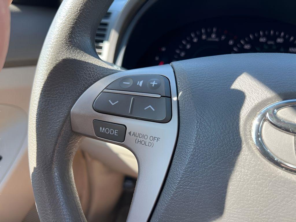 Toyota Camry SE 5-Spd AT 2009